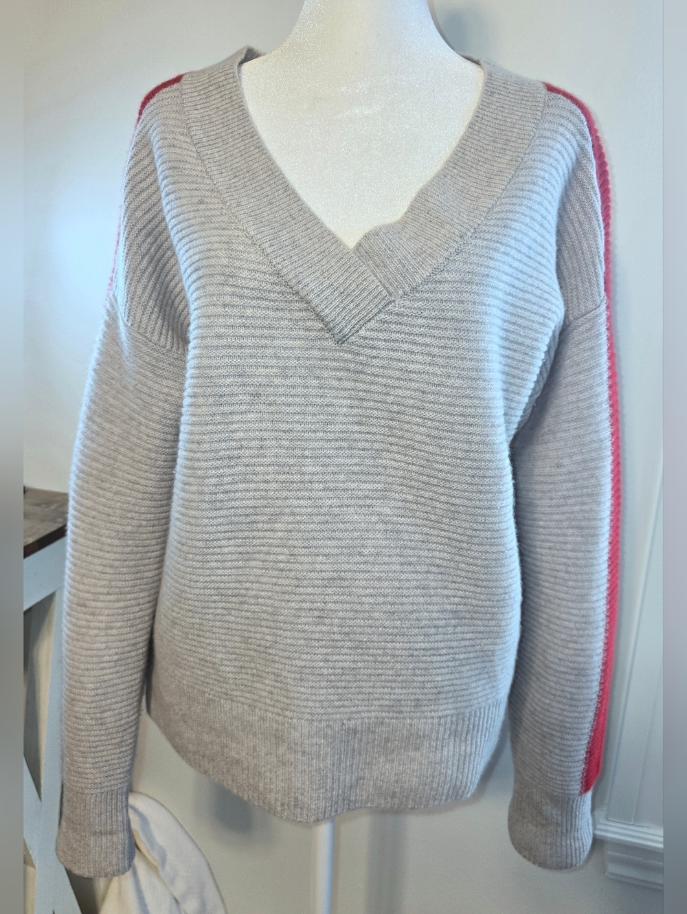 Banana Republic V-Neck Cashmere Sweater Women's Size Small